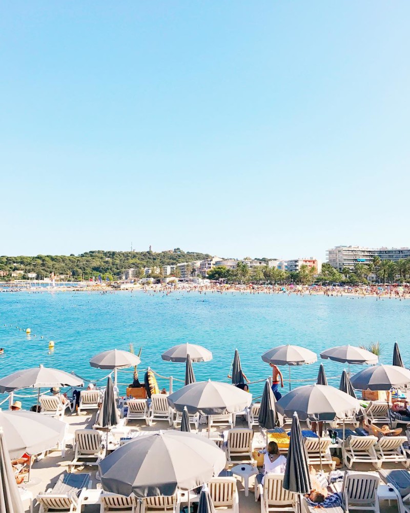The South of France has stolen my ! ! Amazing views from @hotelroyalantibes! ☀️✨