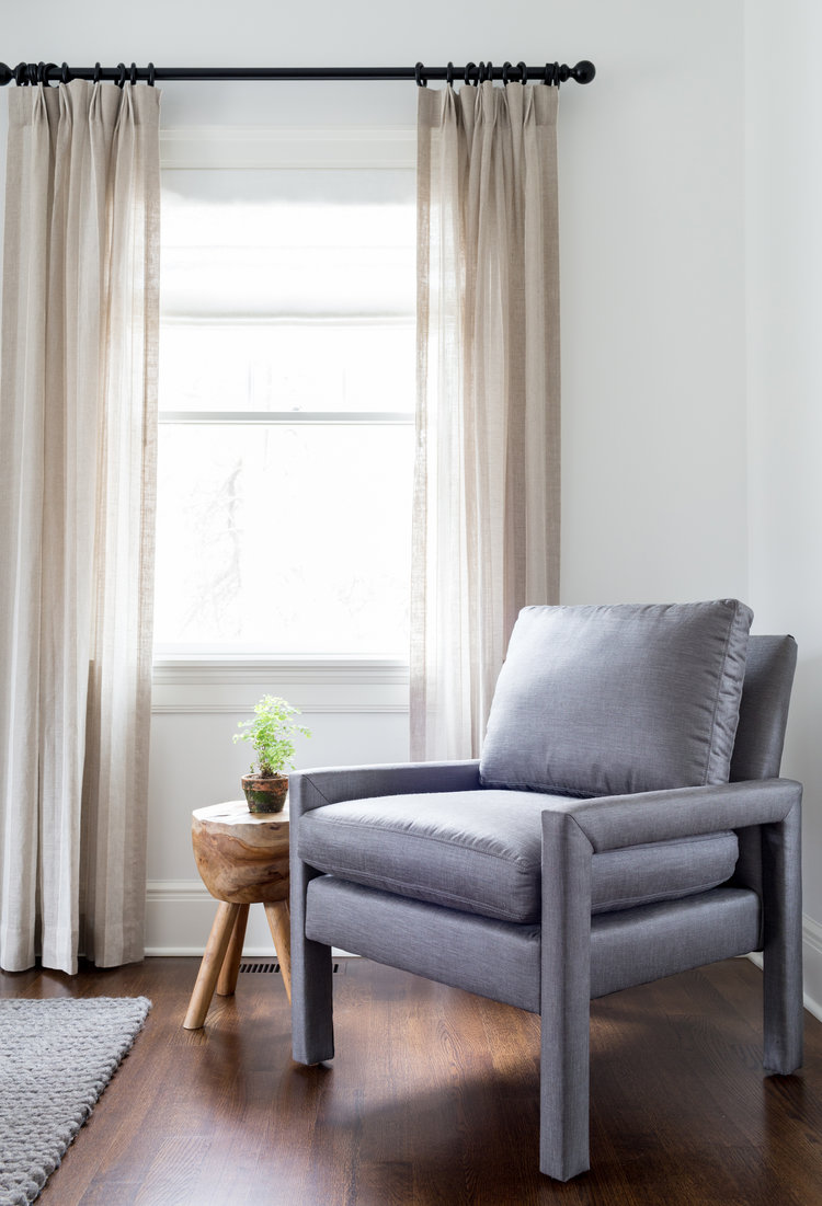 Chango-And-Co-Family-West-Chester-Home-4-Neutral-Living-Room