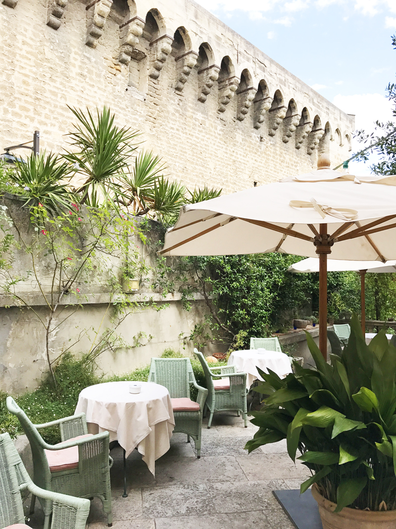 La-Mirande-Restaurant-Provence-France