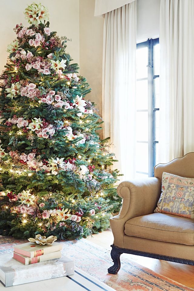 10 Christmas Tree Decorating Ideas - Lauren Nelson