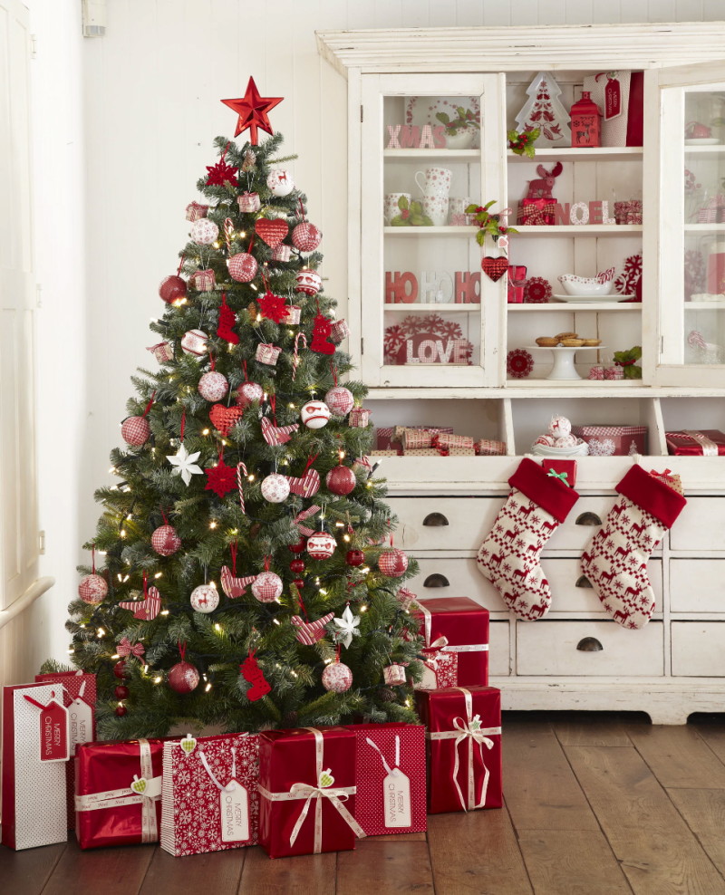 Traditional-Christmas-Tree
